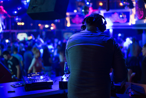 Ways a Nightclub Industry Expert Can Revitalize Your Bar - Perry Group